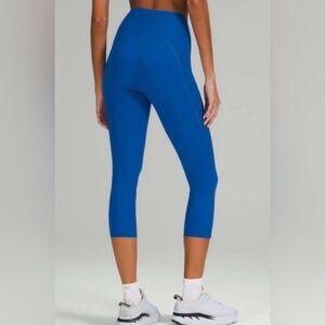 Lululemon Swift Speed High-Rise Crop 21"
Blazer Blue Tone. Size 2 excellent